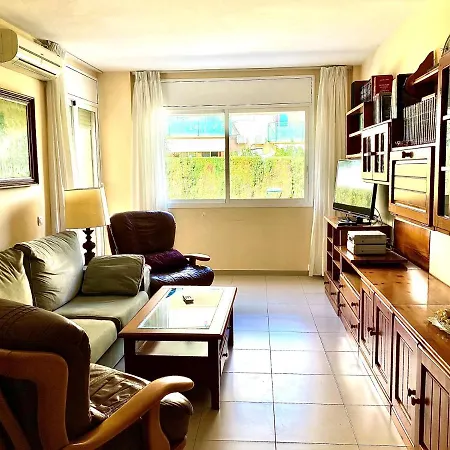 Living アパート シッチェス